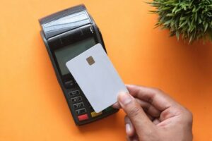Neobancos extranjeros con IBAN español: Ventajas, comisiones y seguridad de los fondos